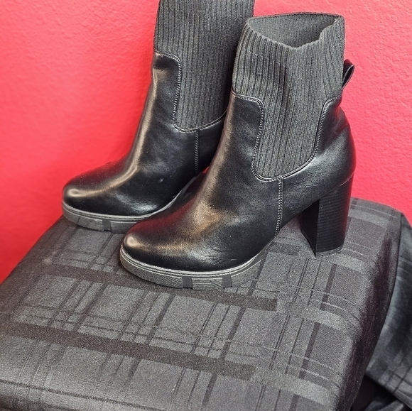 I.D. Required Women's Hareigh Black Ankle Boots Various Sizes - Picture 4 of 9